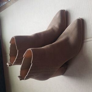 Marc Fisher Boots Womens 9 Tan Suede Ankle Western Block Heel Coastal Cowgirl